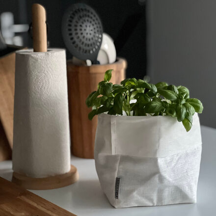 linnen mandje wit aanrecht