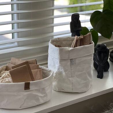 paperbag 25 x 10 close up